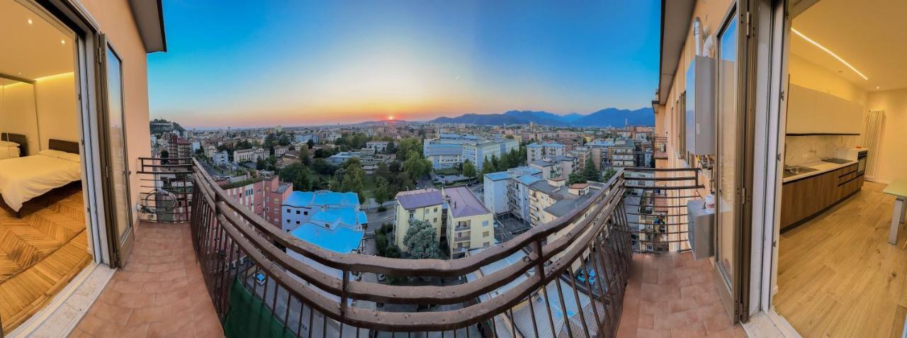 브레시아 Attici Alba E Tramonto Ospedale E Vista 아파트 외부 사진